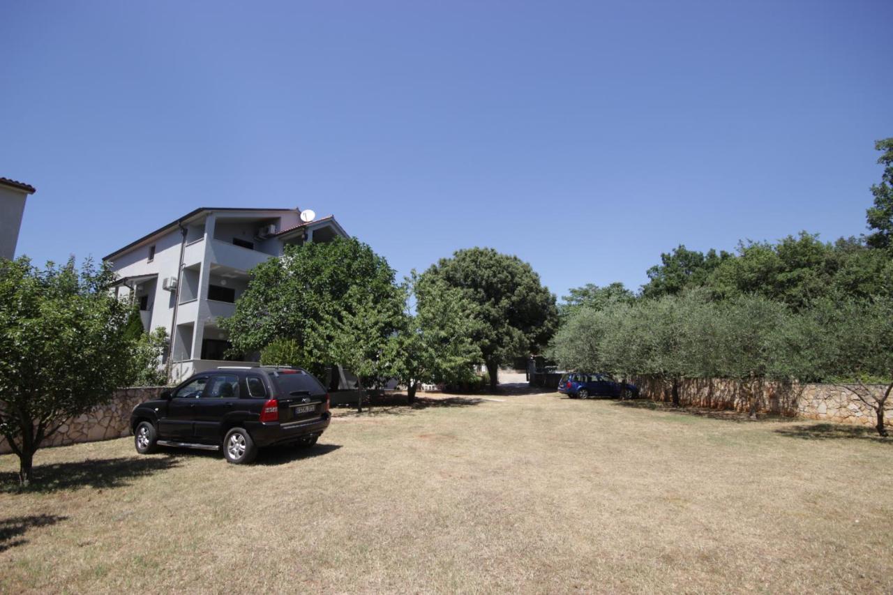 Apartments Smitran Banjole Exterior photo